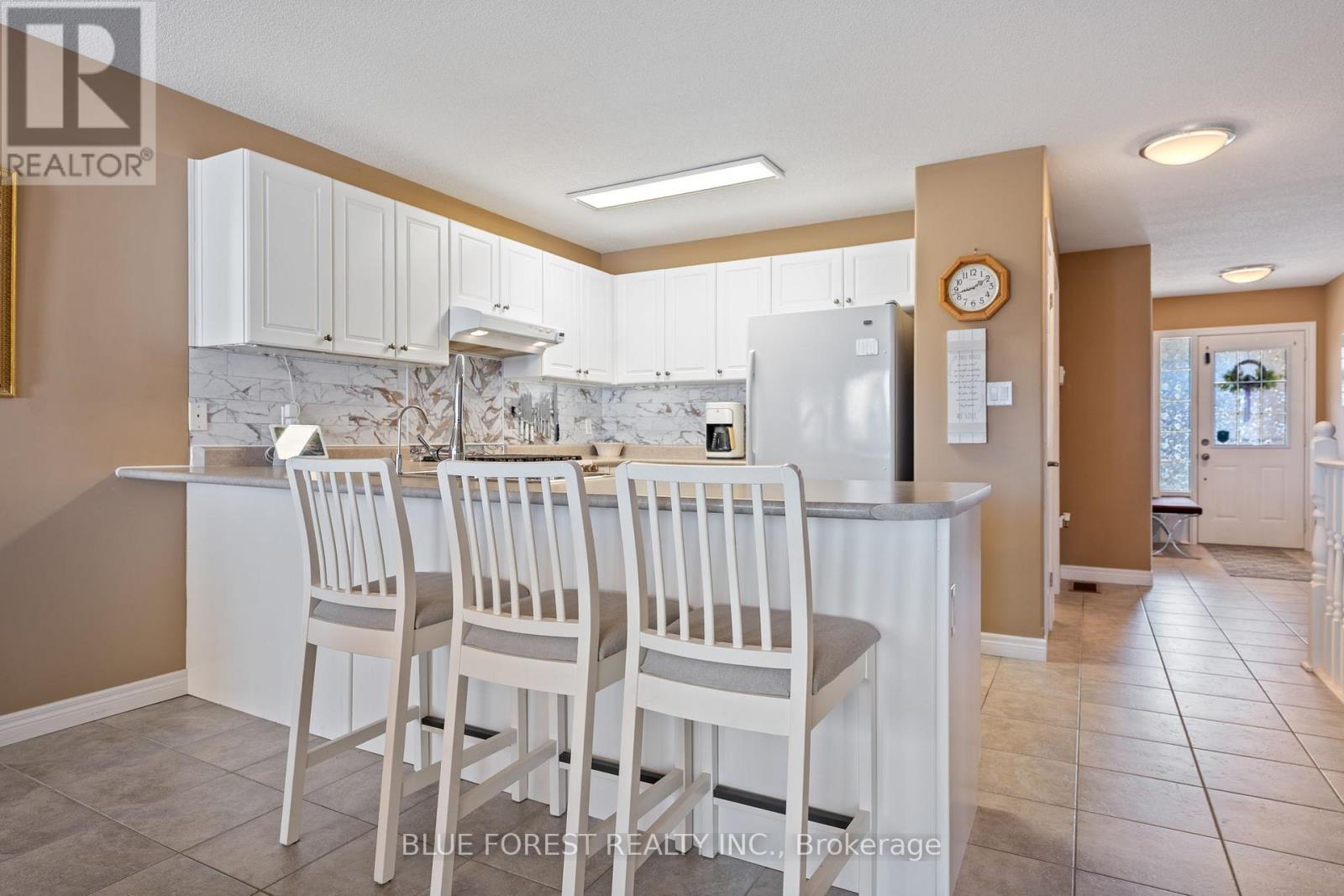 37 Upper Canada Drive, Norfolk (Port Rowan), Ontario  N0E 1M0 - Photo 7 - X12891100