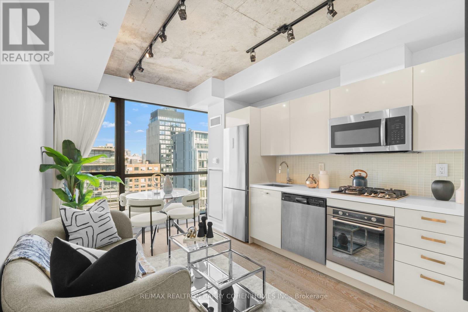 904 - 39 BRANT STREET, Toronto, Ontario