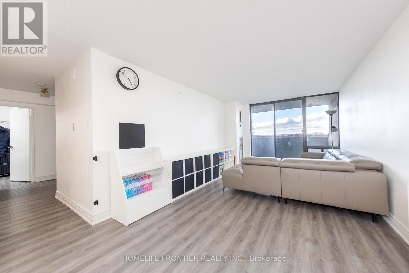 608 - 10 Tangreen Crescent, Toronto, Ontario  M2M 4B9 - Photo 4 - C12891228