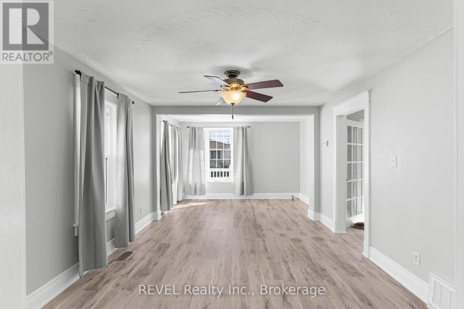 5679 Desson Avenue, Niagara Falls, Ontario  L2G 3T3 - Photo 4 - X12891176