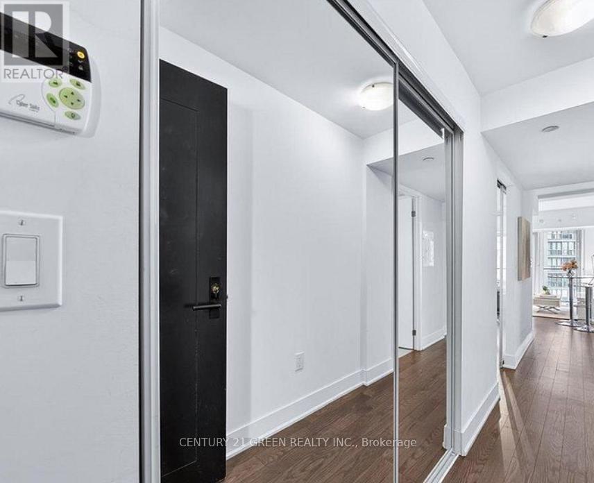 1602 - 955 Bay Street, Toronto (Bay Street Corridor), Ontario  M5S 0C6 - Photo 3 - C12887592