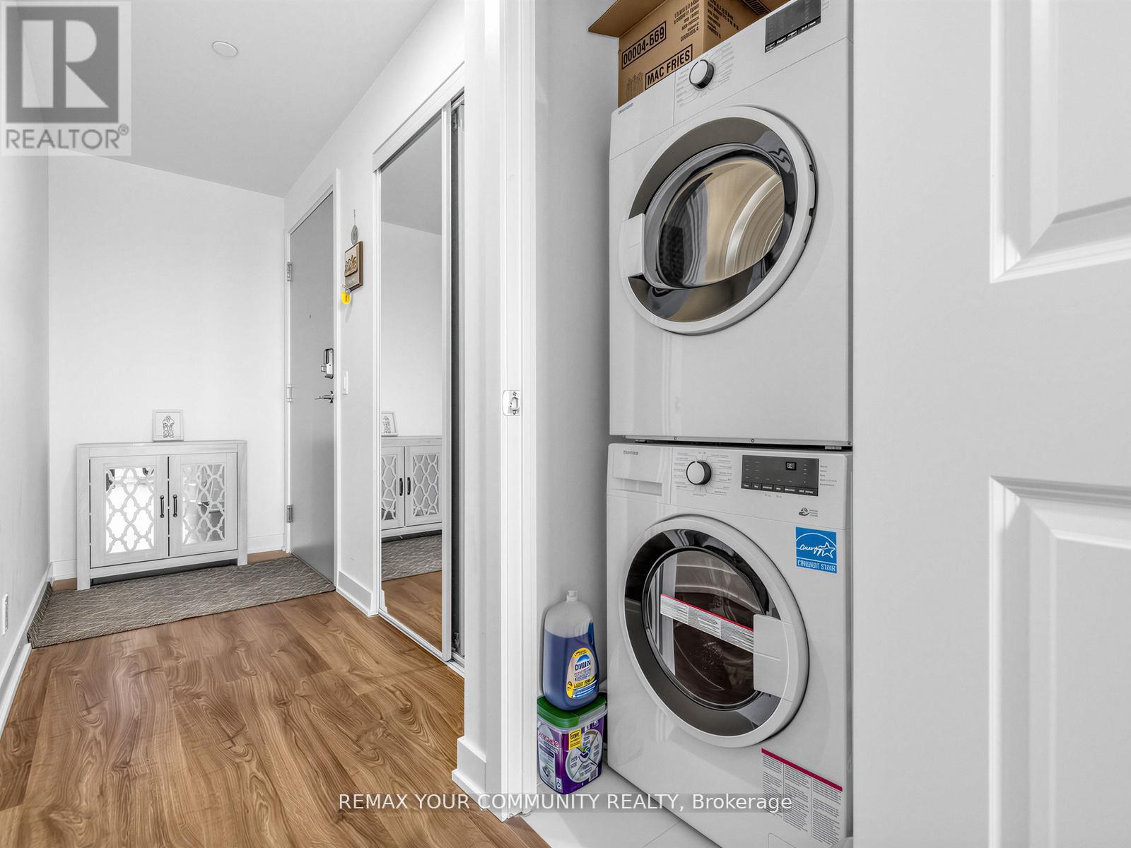 1510 - 30 Upper Mall Way, Vaughan (Brownridge), Ontario  L4J 4P8 - Photo 4 - N12891108