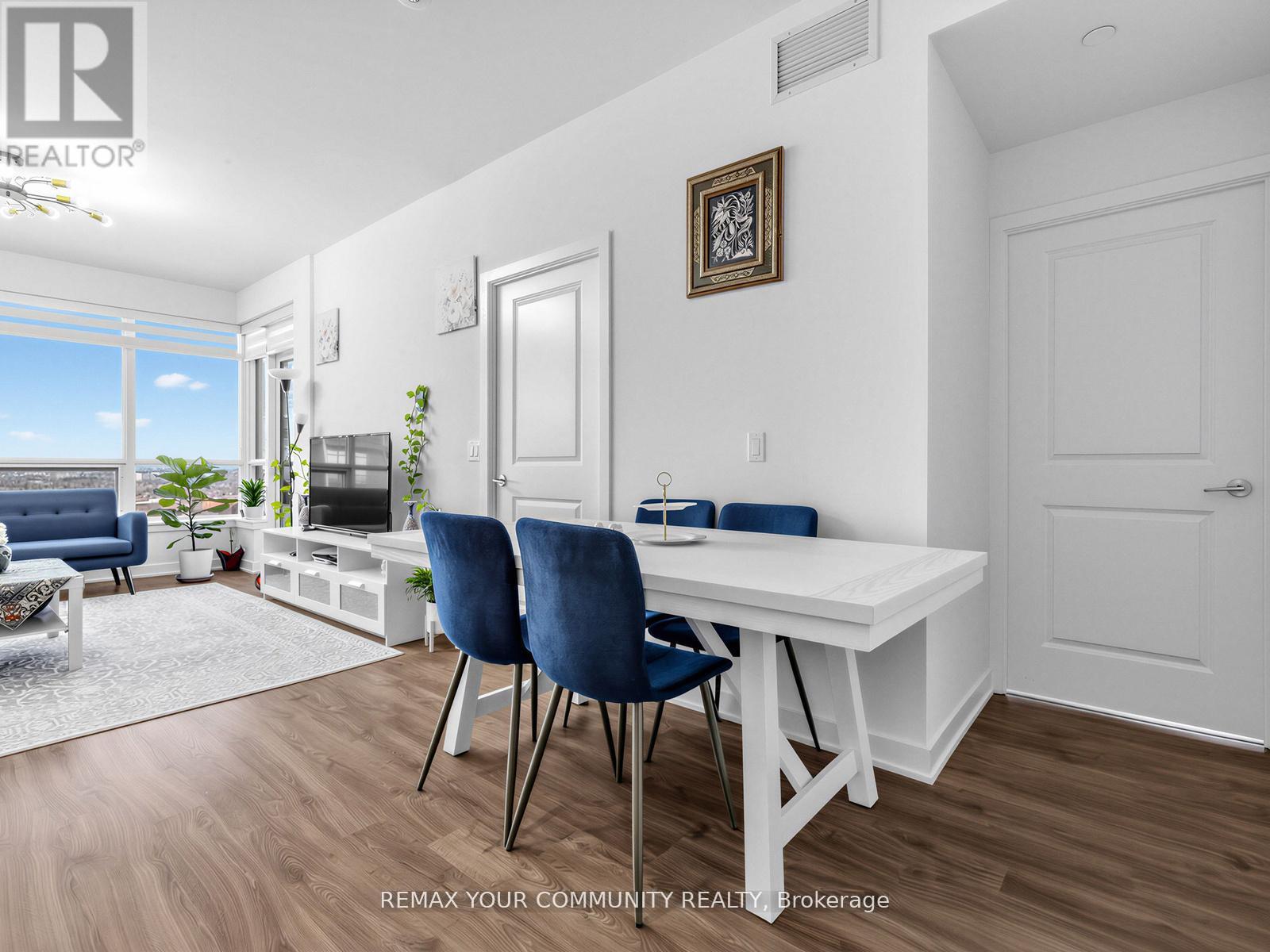 1510 - 30 Upper Mall Way, Vaughan (Brownridge), Ontario  L4J 4P8 - Photo 8 - N12891108