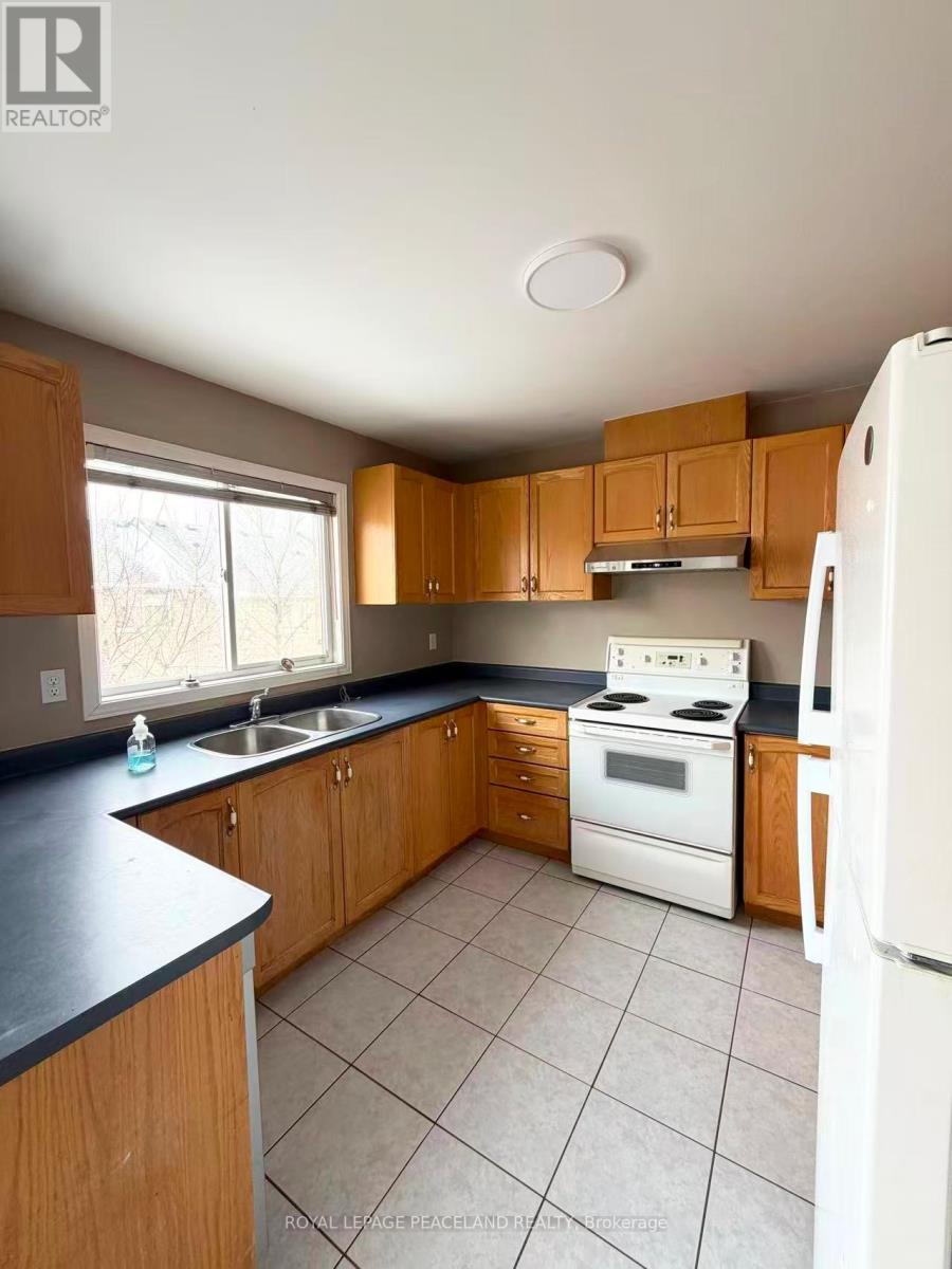 367 Marble Place, Newmarket (Woodland Hill), Ontario  L3X 2P1 - Photo 10 - N12891150