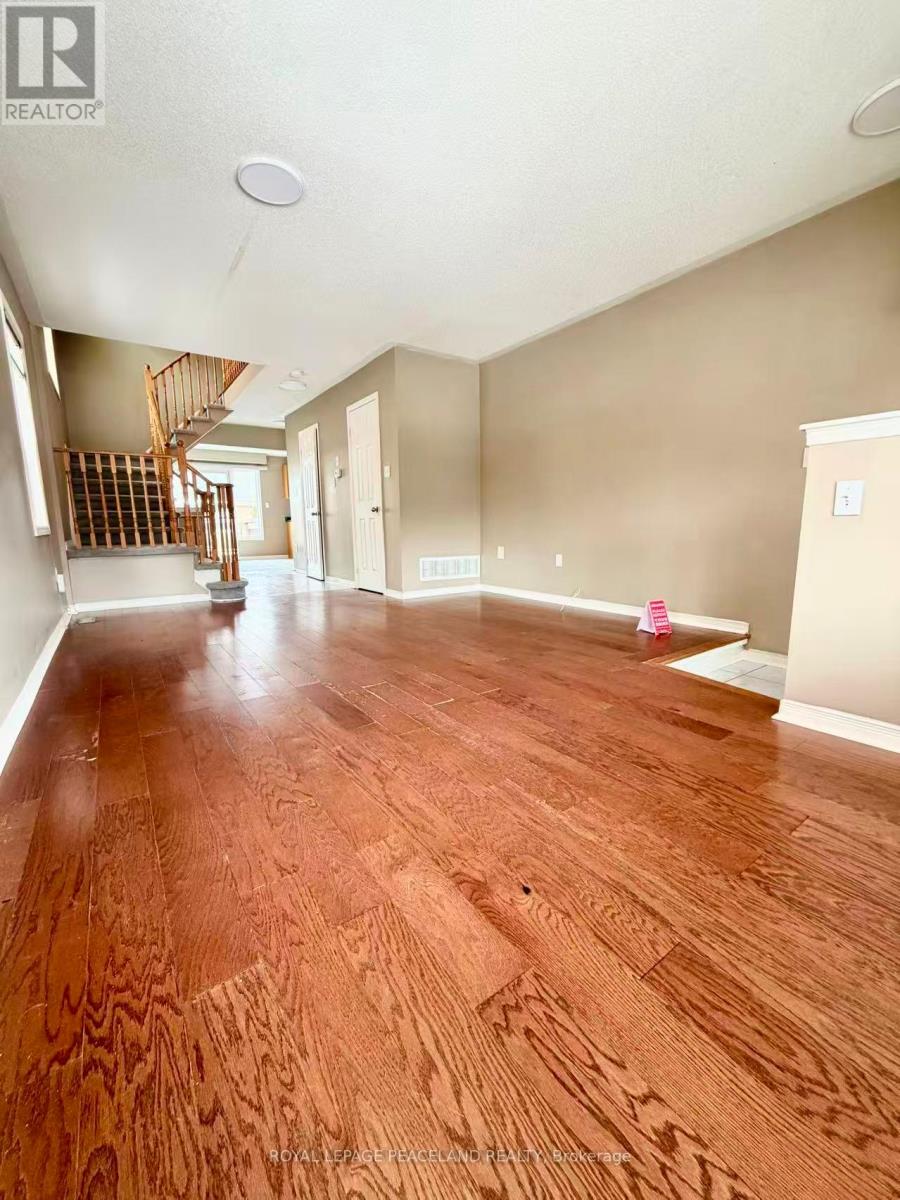 367 Marble Place, Newmarket (Woodland Hill), Ontario  L3X 2P1 - Photo 2 - N12891150