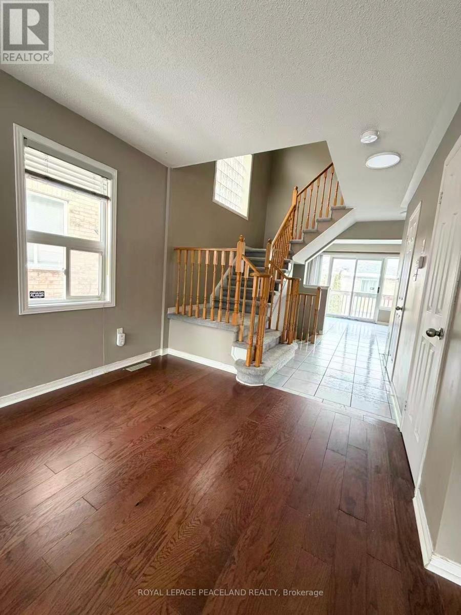 367 Marble Place, Newmarket (Woodland Hill), Ontario  L3X 2P1 - Photo 6 - N12891150