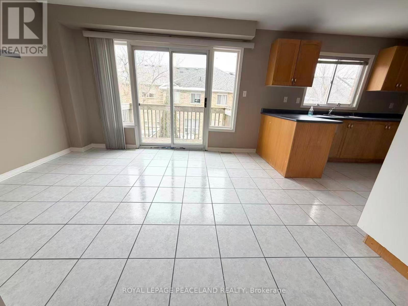 367 Marble Place, Newmarket (Woodland Hill), Ontario  L3X 2P1 - Photo 7 - N12891150