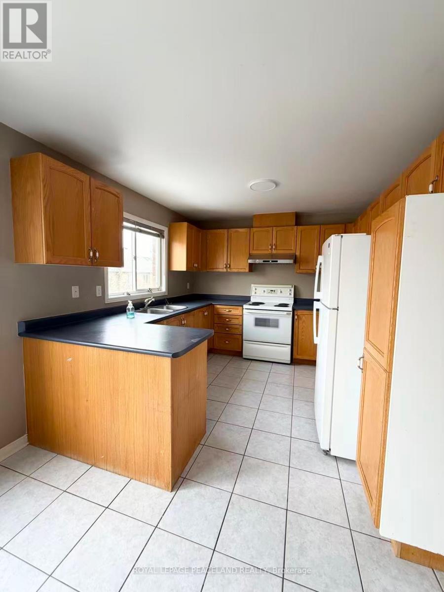 367 Marble Place, Newmarket (Woodland Hill), Ontario  L3X 2P1 - Photo 9 - N12891150