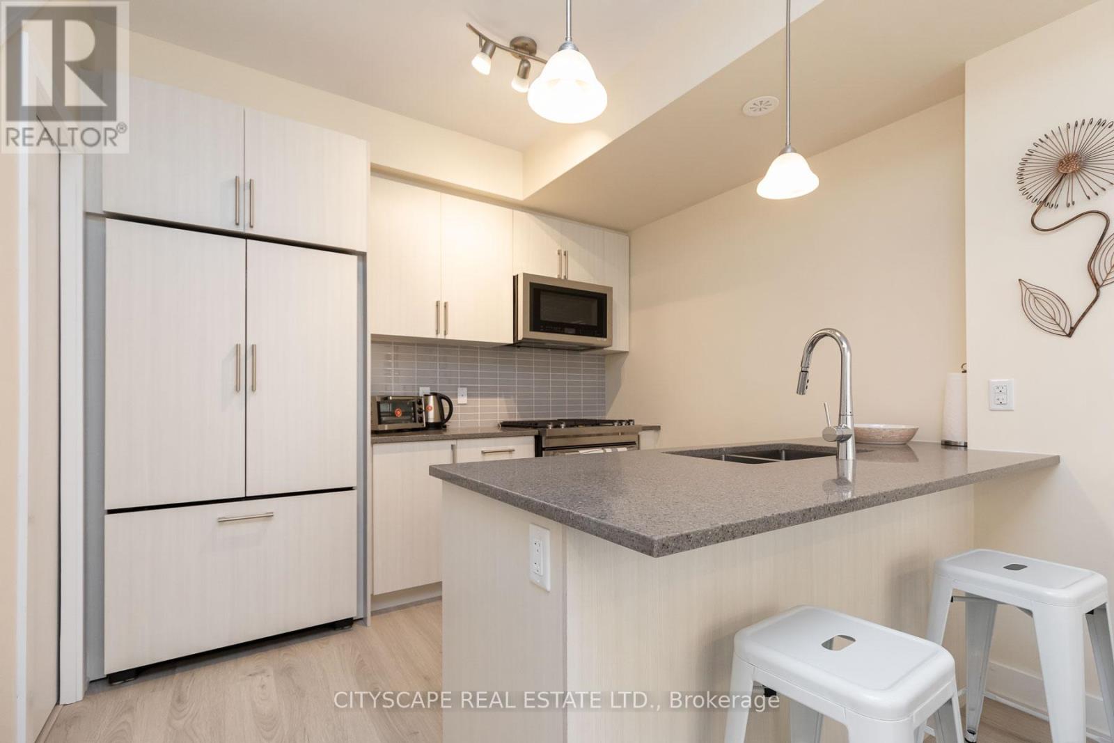 8 - 26 Ernest Avenue, Toronto, Ontario  M6P 3M7 - Photo 4 - W12888902