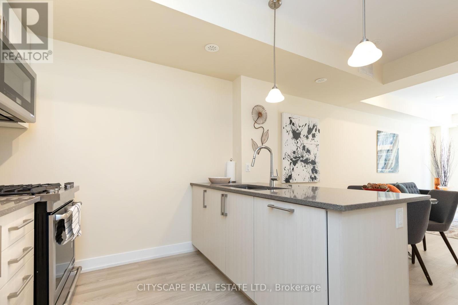 8 - 26 Ernest Avenue, Toronto, Ontario  M6P 3M7 - Photo 5 - W12888902