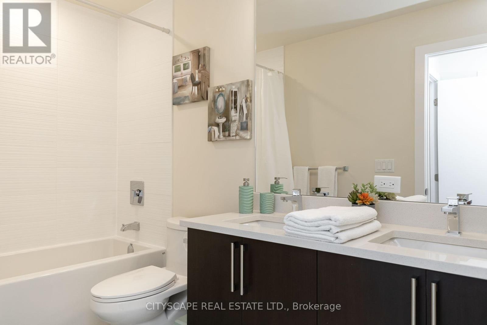 8 - 26 Ernest Avenue, Toronto, Ontario  M6P 3M7 - Photo 9 - W12888902