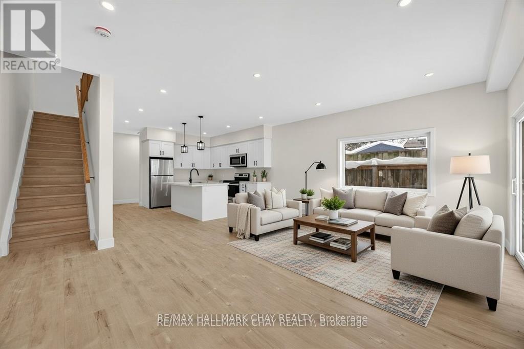 28 Rose Avenue, Orillia, Ontario  L3V 6B4 - Photo 10 - S12891102