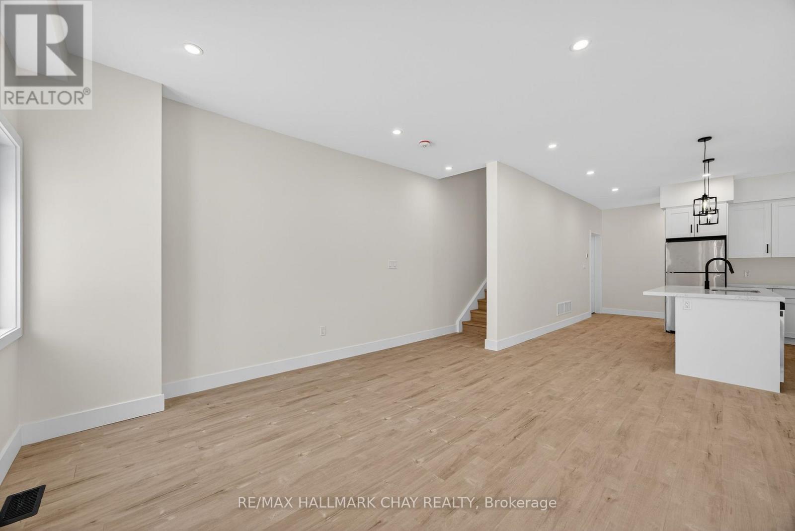 28 Rose Avenue, Orillia, Ontario  L3V 6B4 - Photo 30 - S12891102