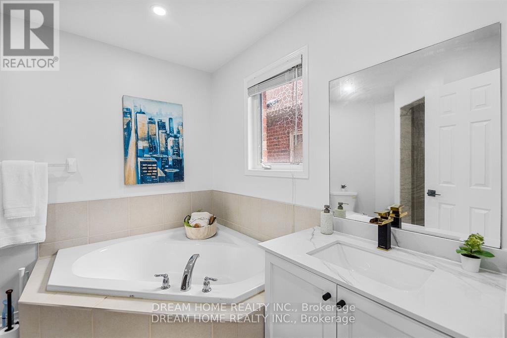 #upper - 4730 Alana Glen Drive, Mississauga, Ontario  L5V 0C3 - Photo 31 - W12891114