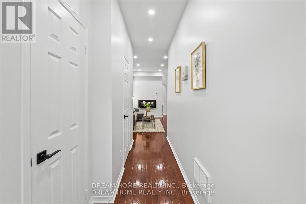 #upper - 4730 Alana Glen Drive, Mississauga, Ontario  L5V 0C3 - Photo 5 - W12891114