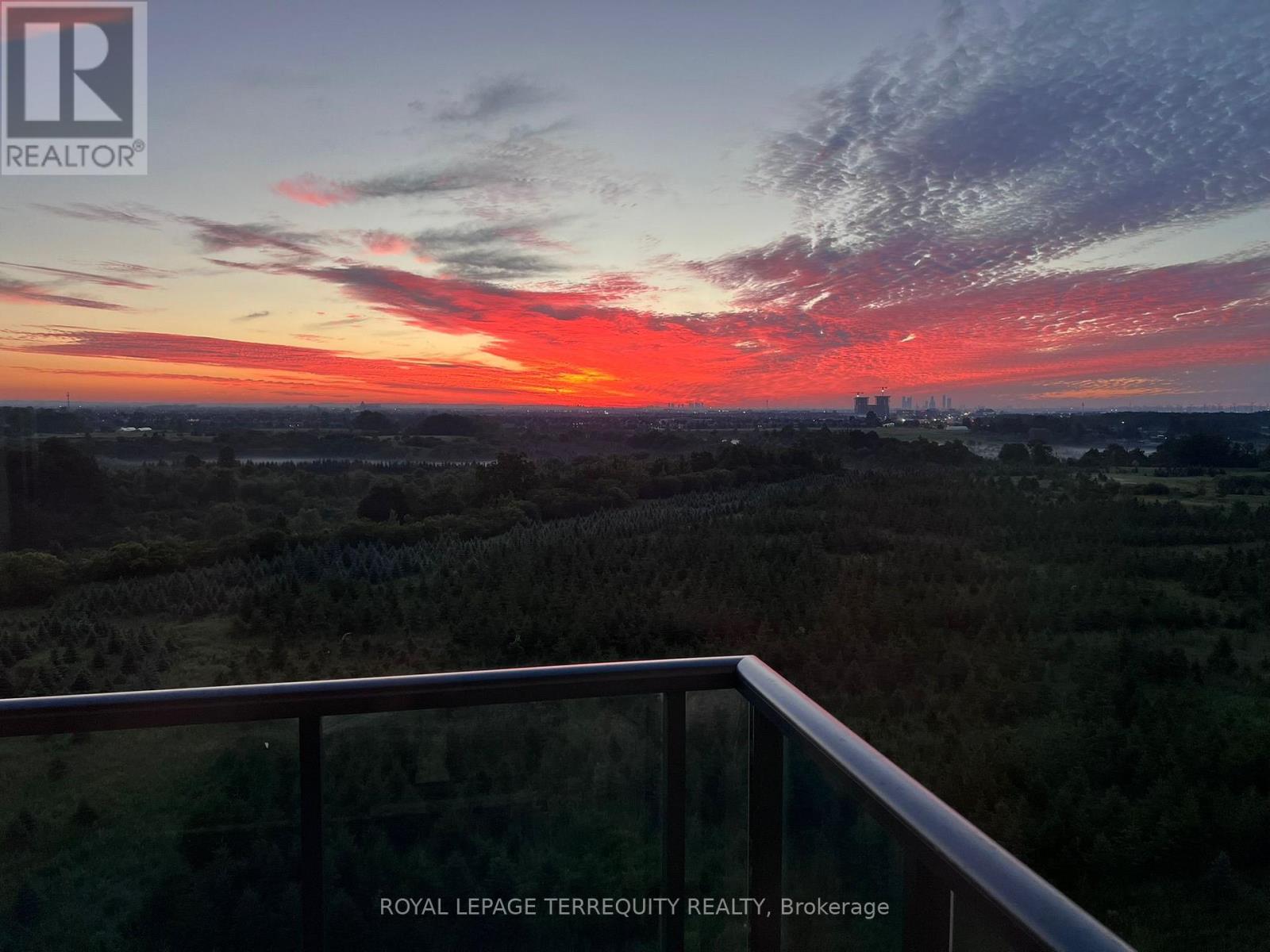 704 - 45 Yorkland Boulevard, Brampton, Ontario  L6P 4B4 - Photo 10 - W12891206