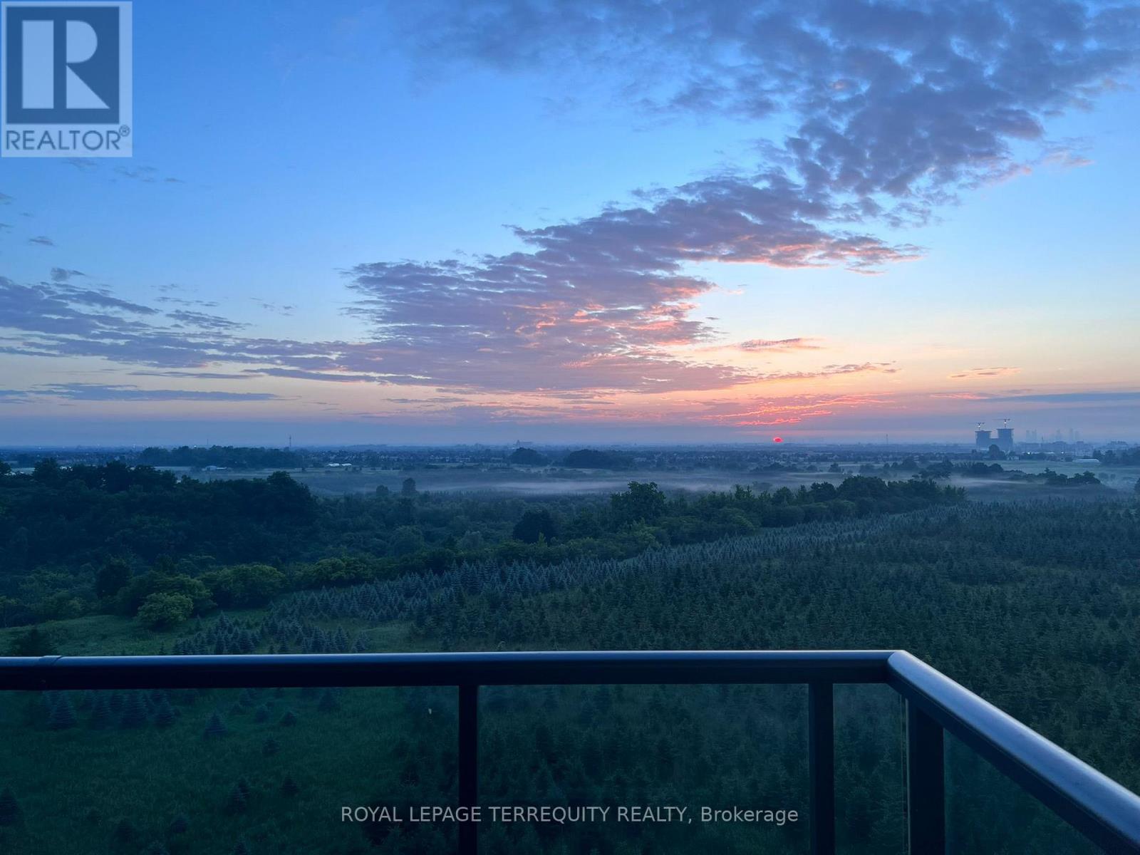 704 - 45 Yorkland Boulevard, Brampton, Ontario  L6P 4B4 - Photo 12 - W12891206