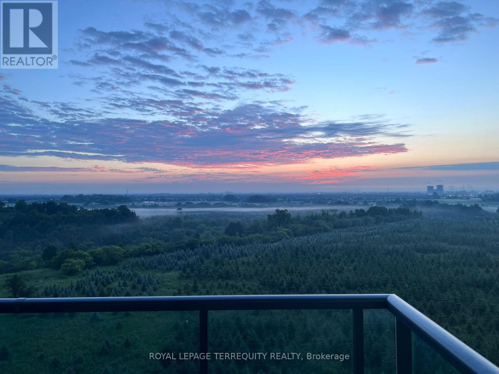 704 - 45 Yorkland Boulevard, Brampton, Ontario  L6P 4B4 - Photo 8 - W12891206