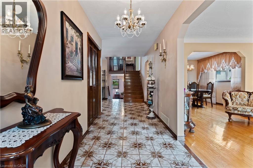 14 Valrose Drive, Hamilton, Ontario  L8E 3T4 - Photo 5 - 40812011