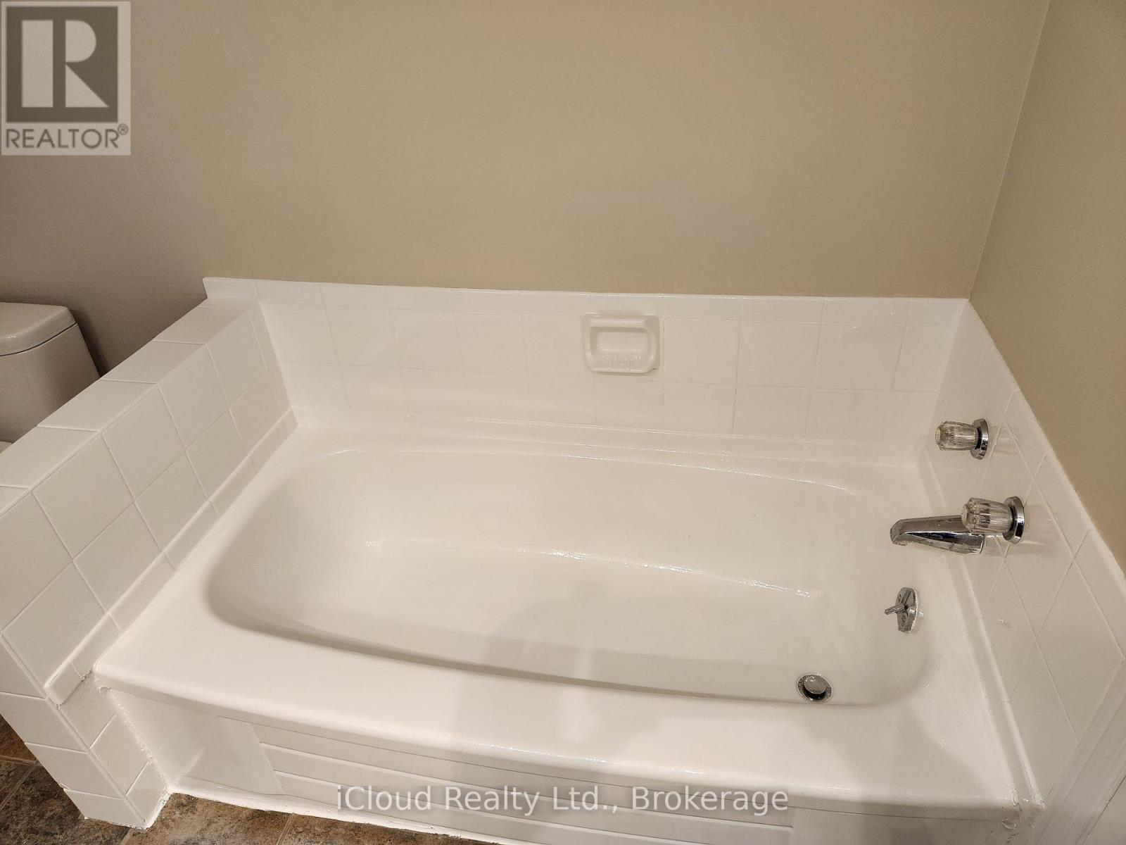 45 - 178 Scott Street, St. Catharines, Ontario  L2N 6Y5 - Photo 19 - X12891104