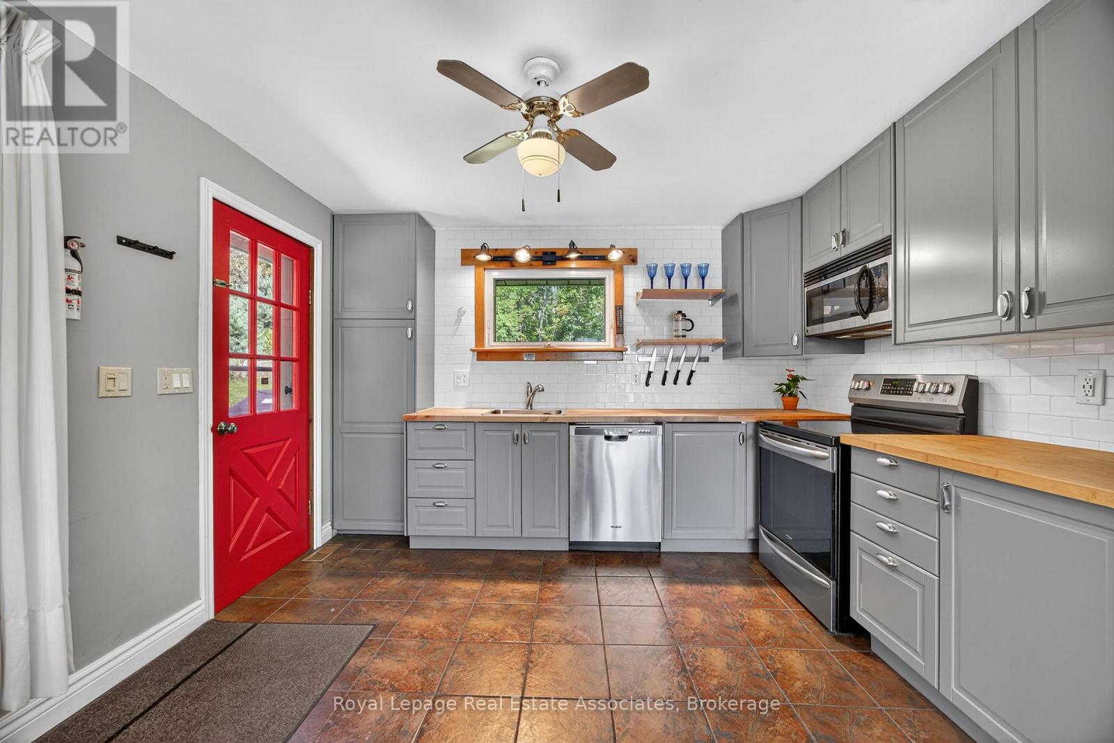 389 Falcon Road, Huntsville, Ontario  P1H 1N3 - Photo 10 - X12891118