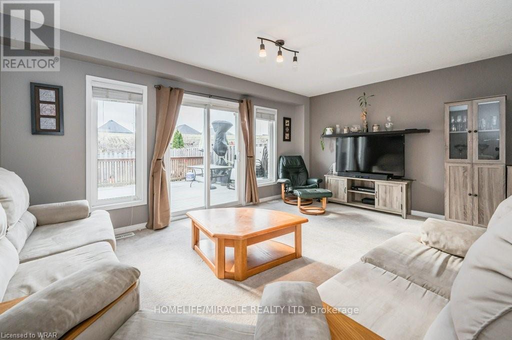 97 Sorrento Street, Kitchener, Ontario  N2R 0A7 - Photo 8 - X12891136