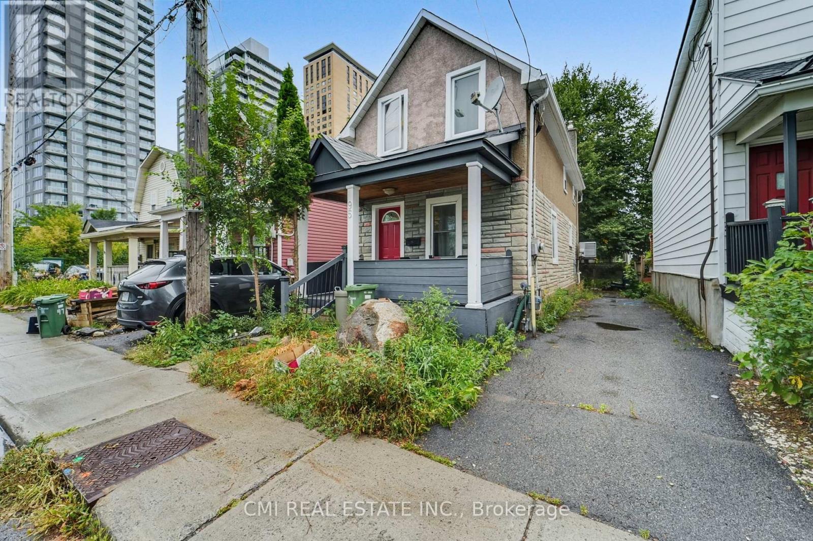 95 Adeline Street, Ottawa, Ontario  K1S 3L5 - Photo 2 - X12891194