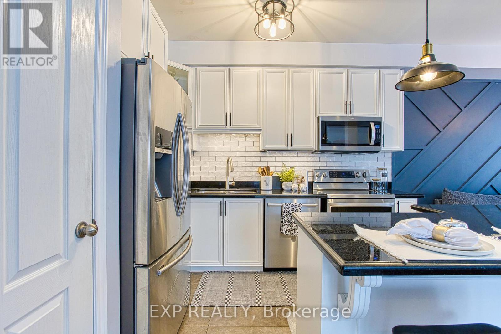 114 Marina Point Crescent, Hamilton, Ontario  L8E 0E4 - Photo 11 - X12891202