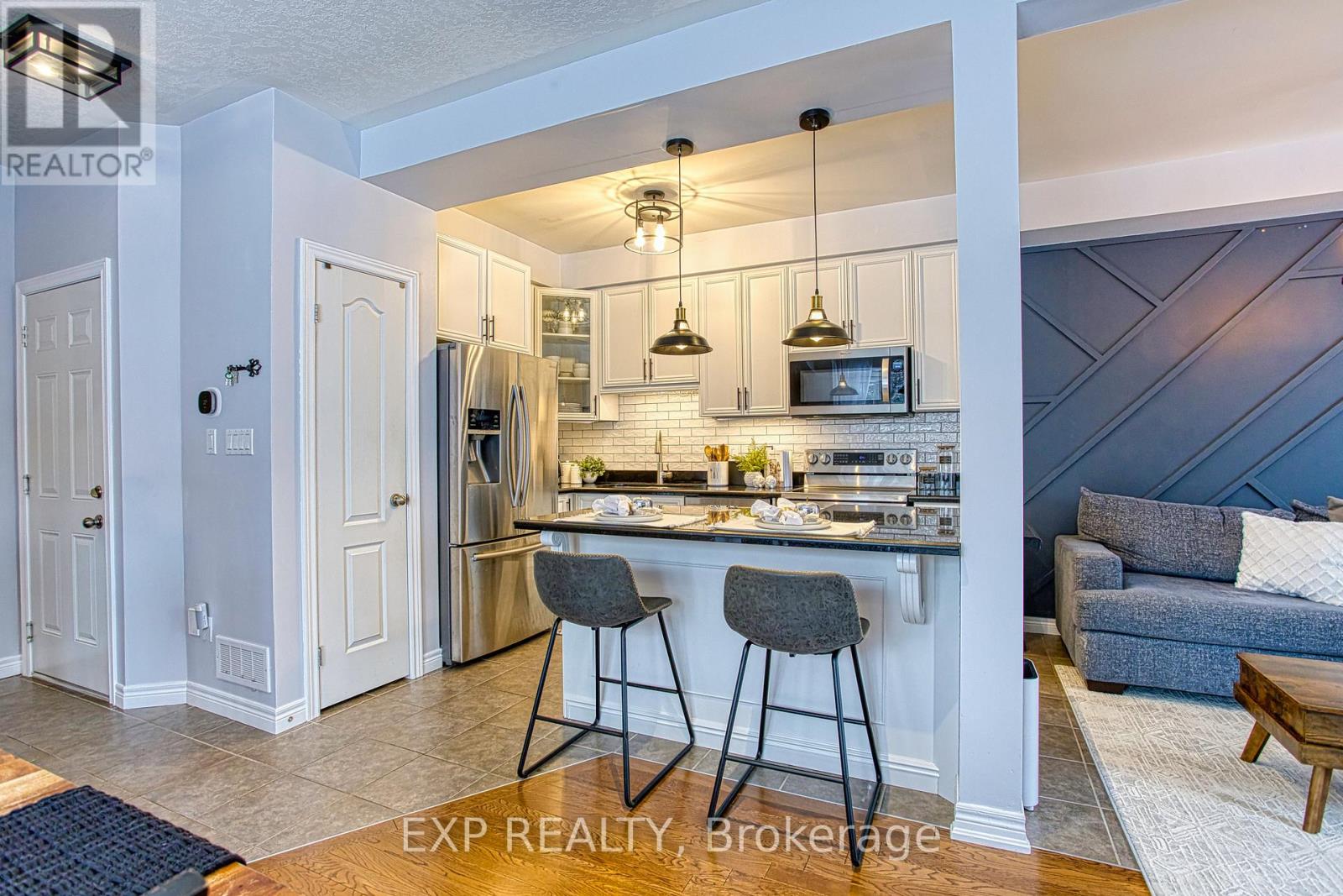 114 Marina Point Crescent, Hamilton, Ontario  L8E 0E4 - Photo 12 - X12891202