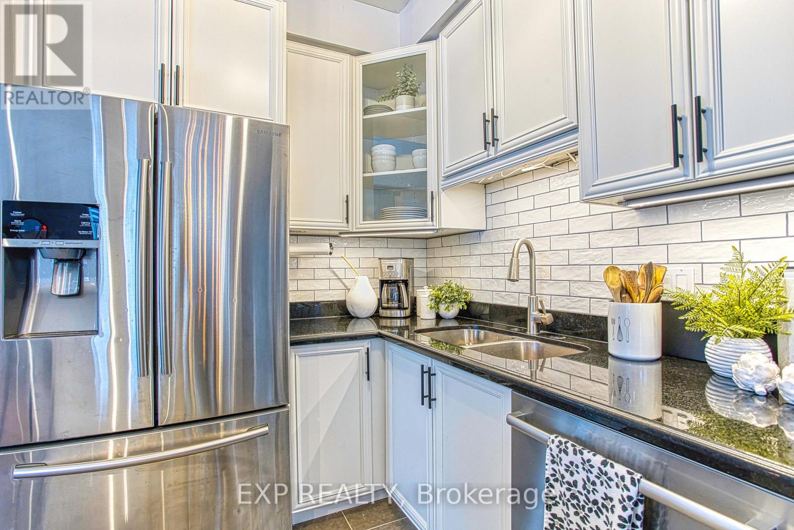 114 Marina Point Crescent, Hamilton, Ontario  L8E 0E4 - Photo 15 - X12891202