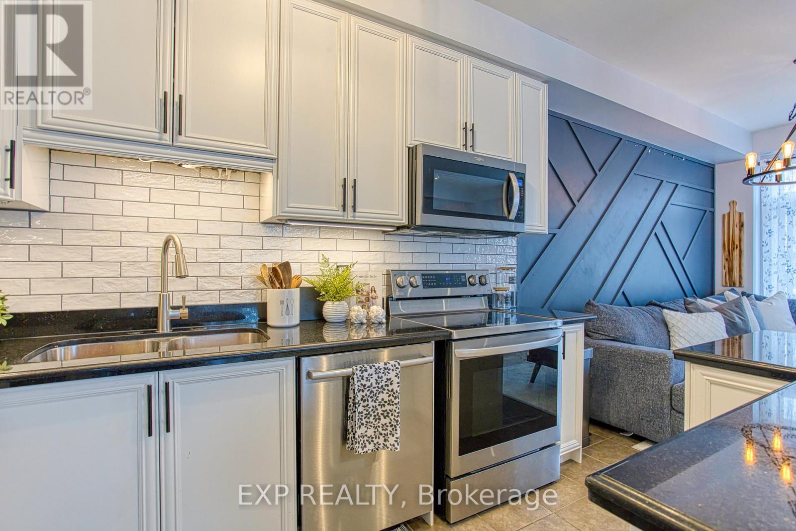 114 Marina Point Crescent, Hamilton, Ontario  L8E 0E4 - Photo 16 - X12891202