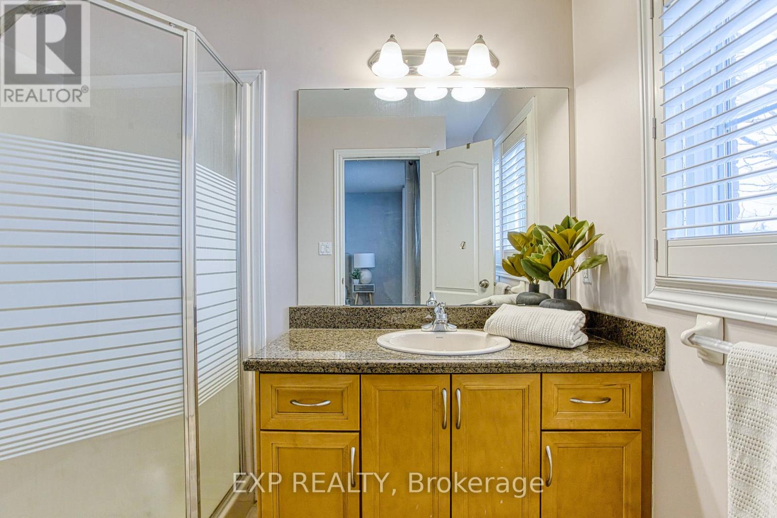 114 Marina Point Crescent, Hamilton, Ontario  L8E 0E4 - Photo 24 - X12891202