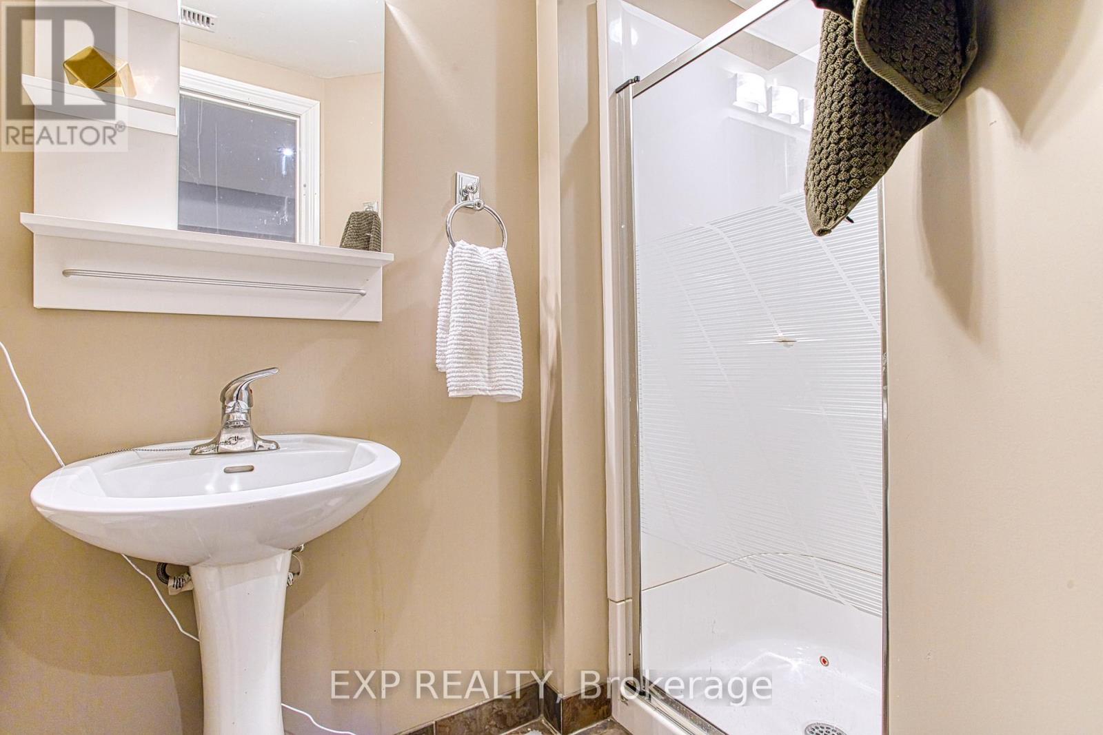 114 Marina Point Crescent, Hamilton, Ontario  L8E 0E4 - Photo 33 - X12891202