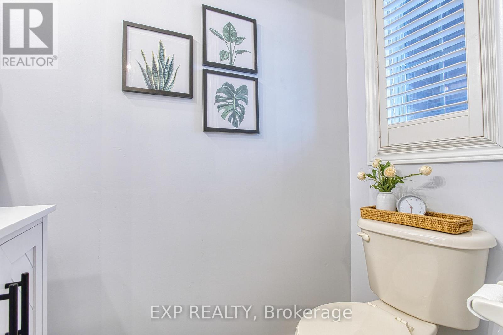 114 Marina Point Crescent, Hamilton, Ontario  L8E 0E4 - Photo 5 - X12891202