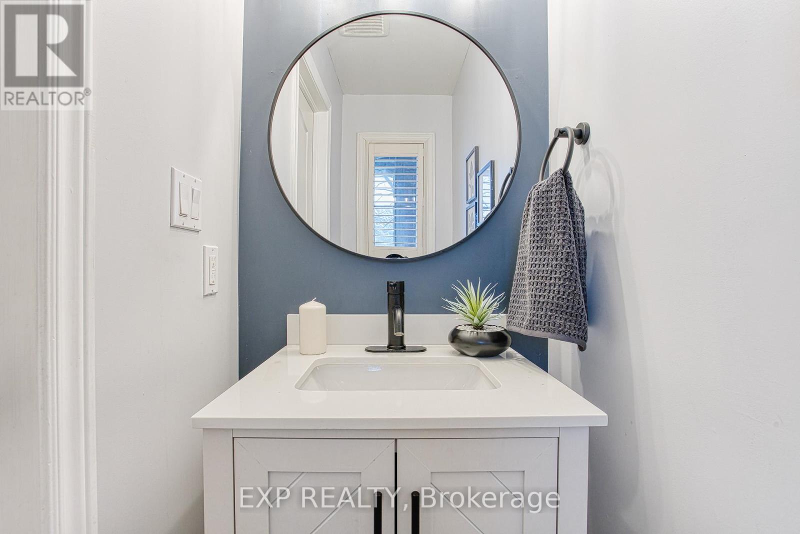 114 Marina Point Crescent, Hamilton, Ontario  L8E 0E4 - Photo 6 - X12891202