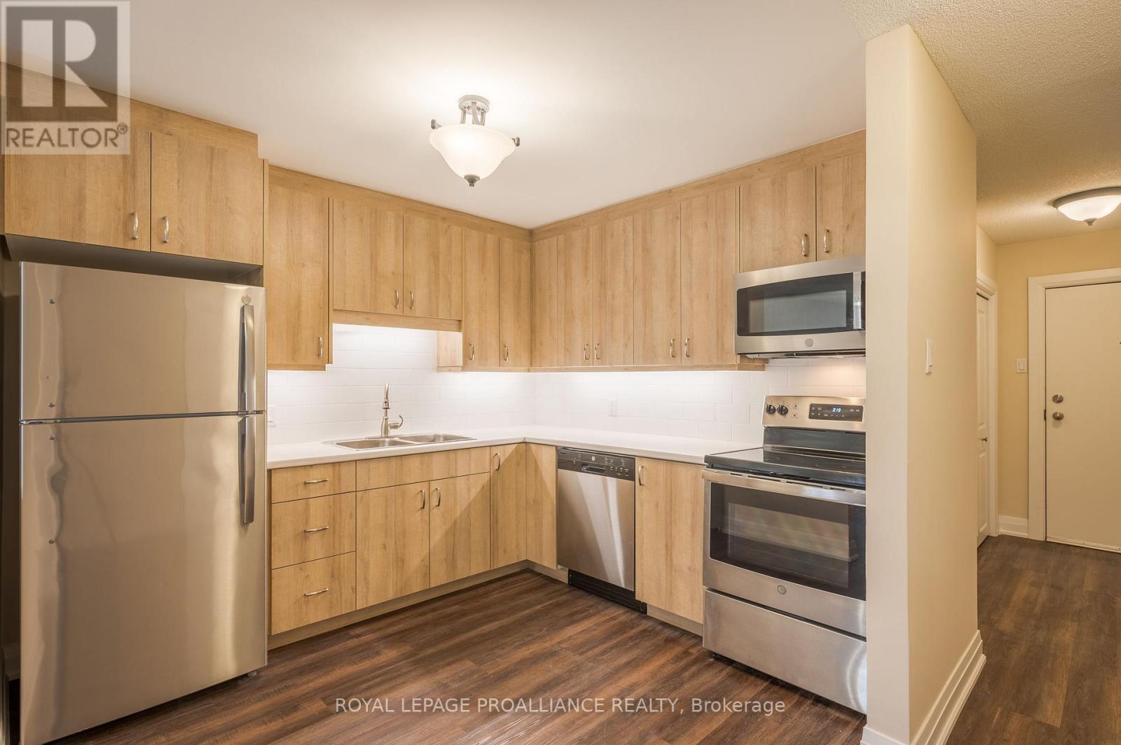 212 - 26 Spencer Street E, Cobourg, Ontario  K9A 1C2 - Photo 8 - X12891346