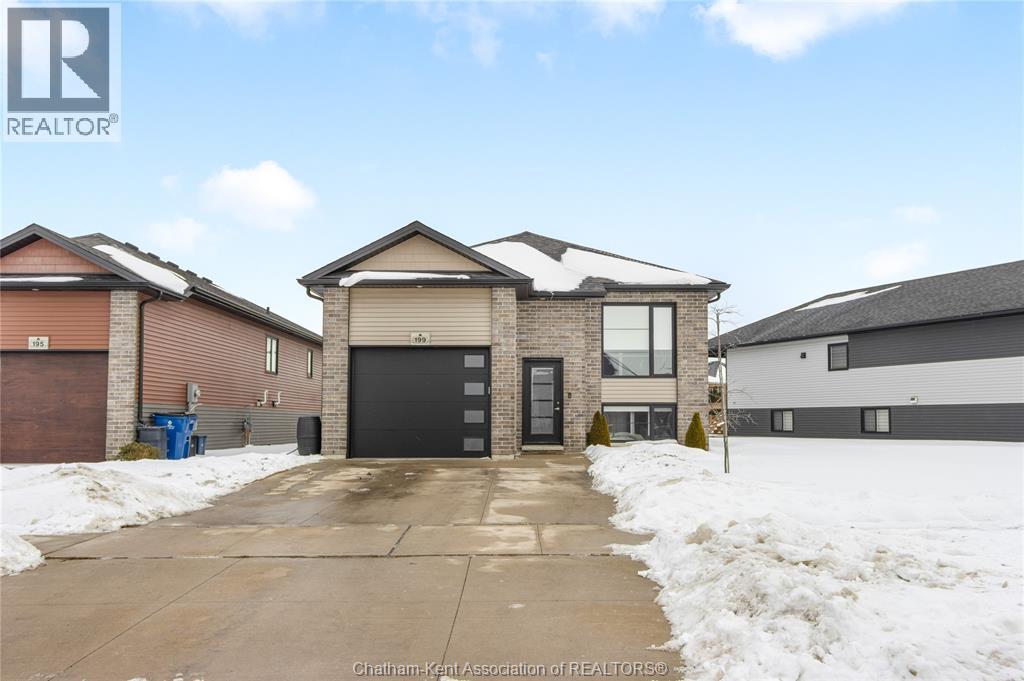 MLS# 26005484: 199 MOONSTONE CRESCENT, Chatham, Canada