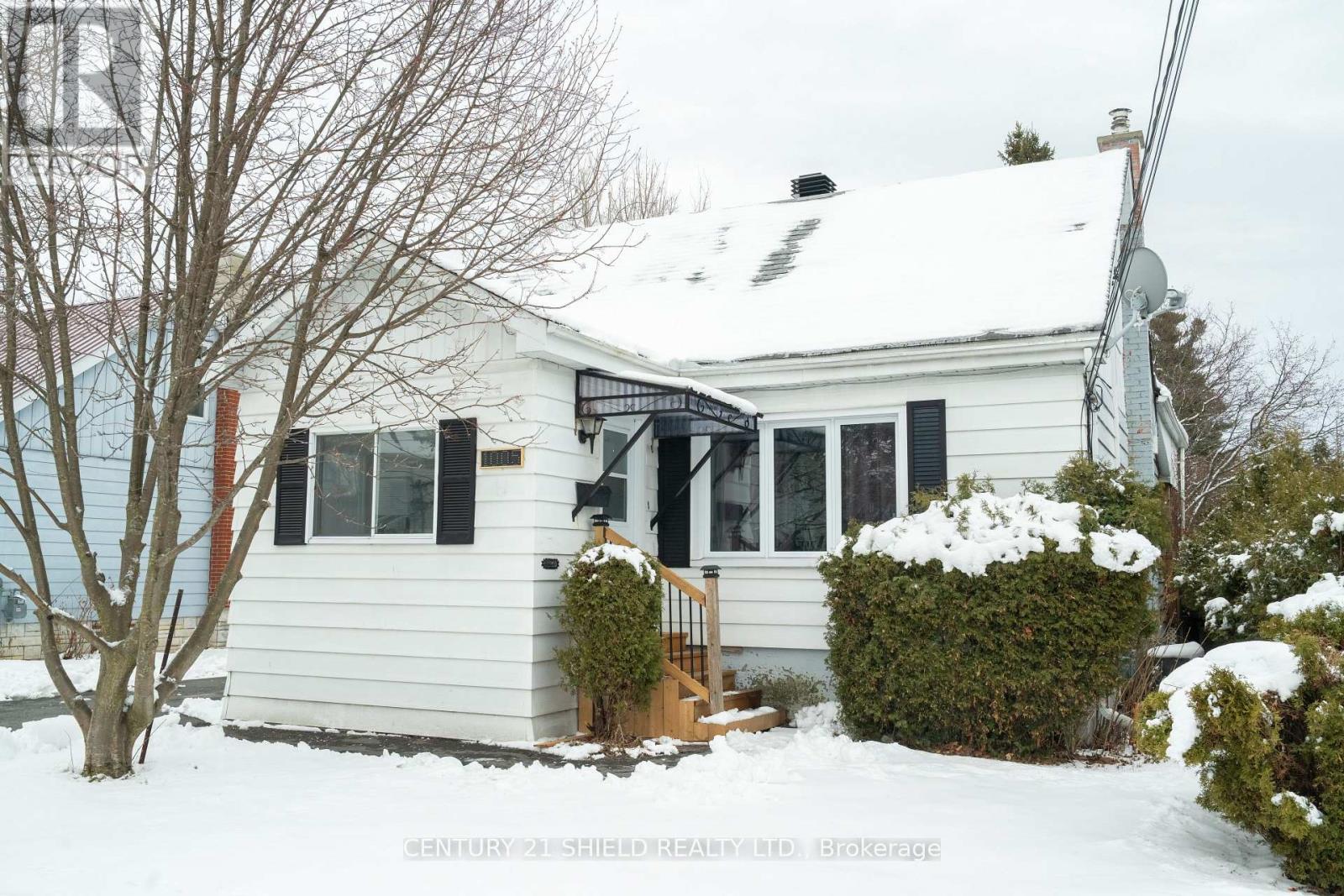 1005 Third Street E, Cornwall, Ontario  K6H 2E9 - Photo 2 - X12891262