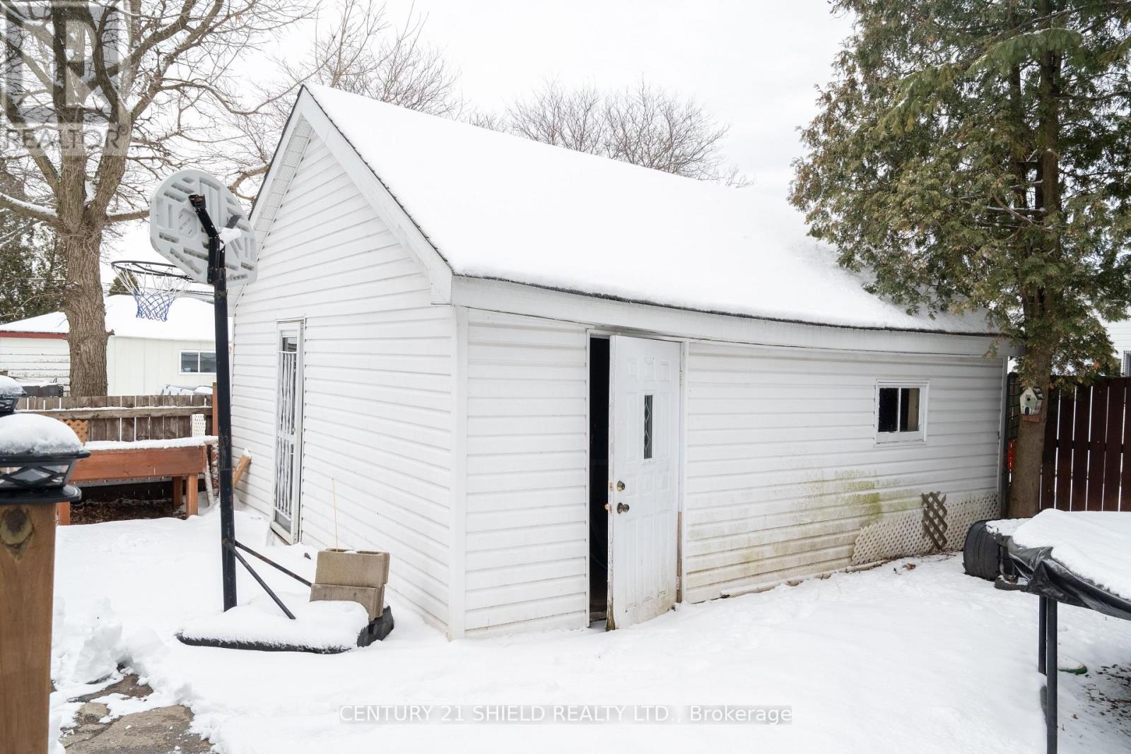 1005 Third Street E, Cornwall, Ontario  K6H 2E9 - Photo 3 - X12891262