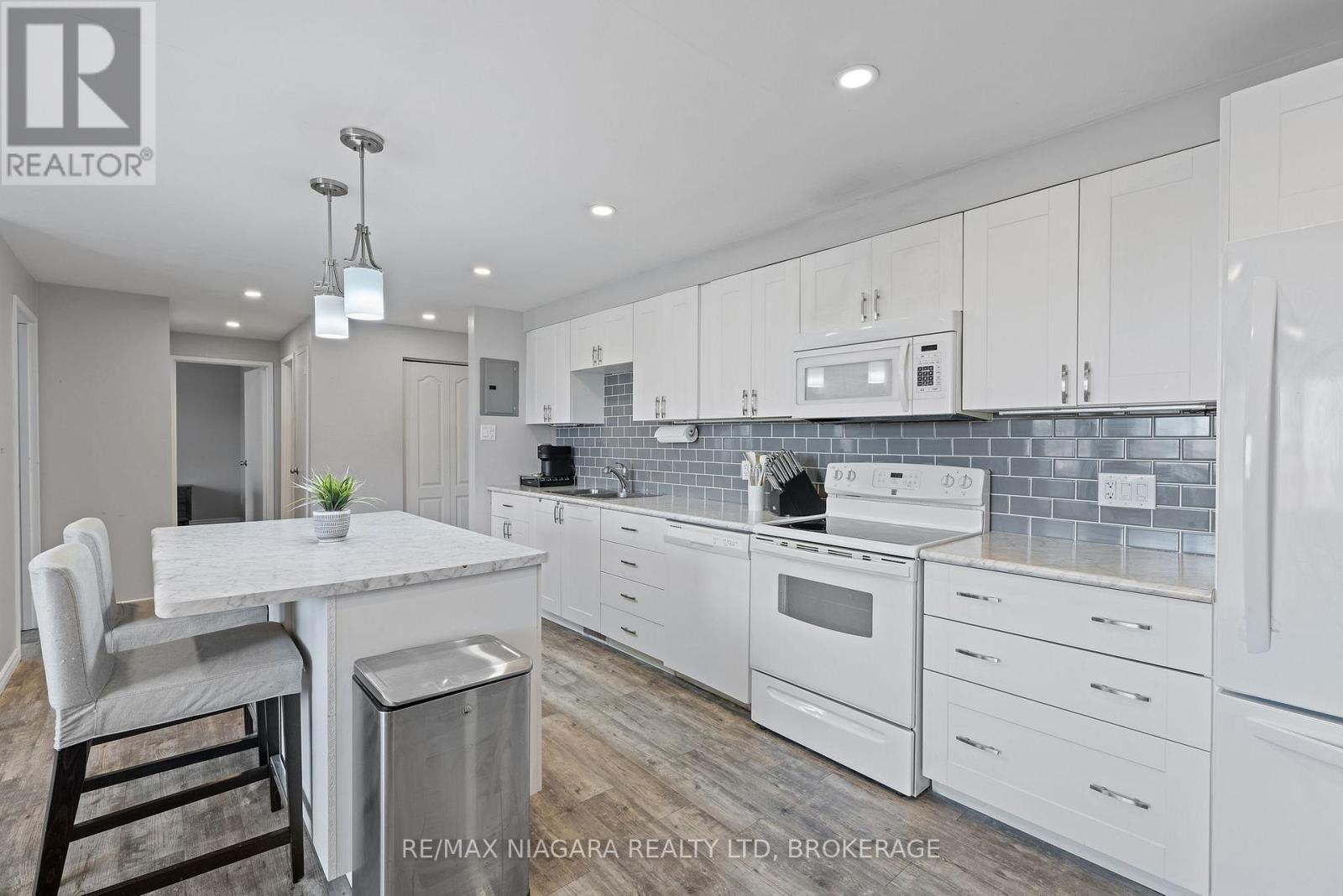 308 - 198 Scott Street, St. Catharines, Ontario  L2N 5T3 - Photo 5 - X12891494