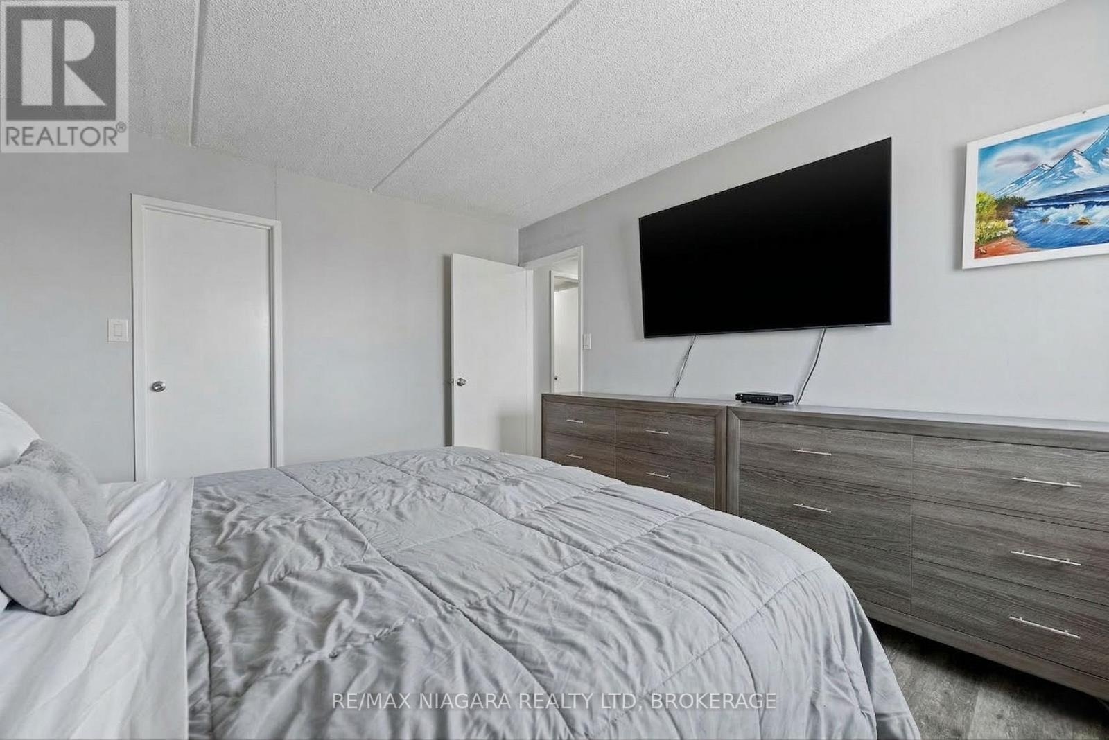 308 - 198 Scott Street, St. Catharines, Ontario  L2N 5T3 - Photo 8 - X12891494