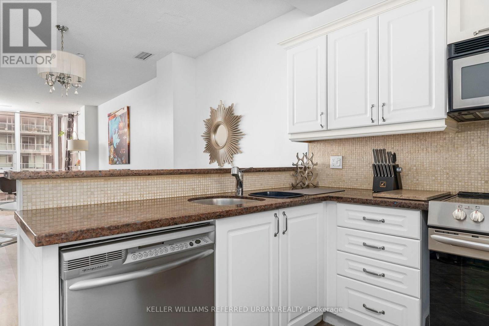 706 - 393 King Street W, Toronto, Ontario  M5V 3G8 - Photo 7 - C12870974