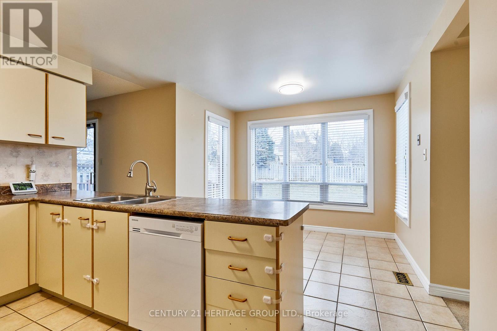 804 Mahina Street, Oshawa, Ontario  L1J 7S2 - Photo 9 - E12879522