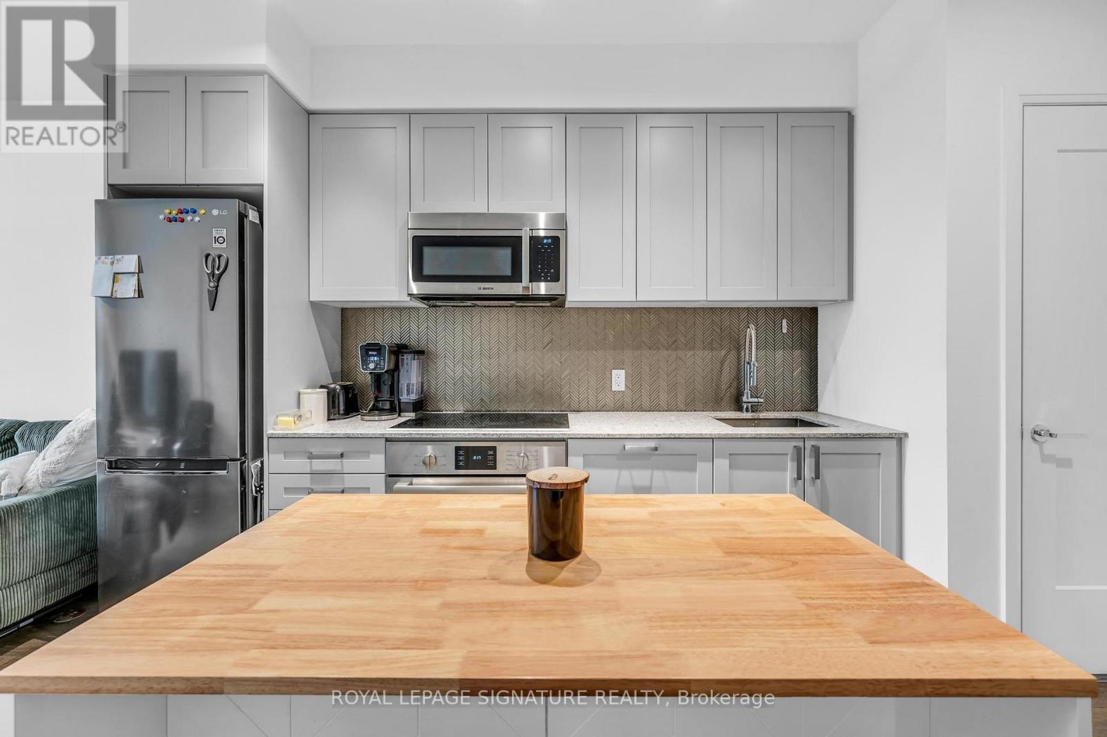 111 - 293 The Kingsway, Toronto (Edenbridge-Humber Valley), Ontario  M9A 0E8 - Photo 2 - W12862006