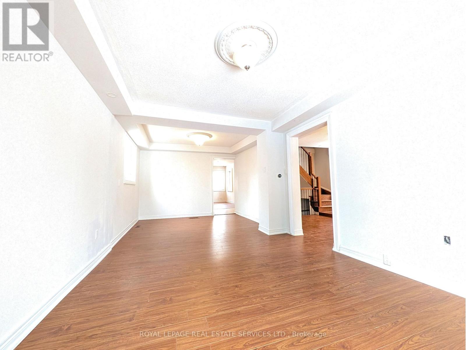 20 Holgate Street, Barrie, Ontario  L4N 2T5 - Photo 6 - S12885336