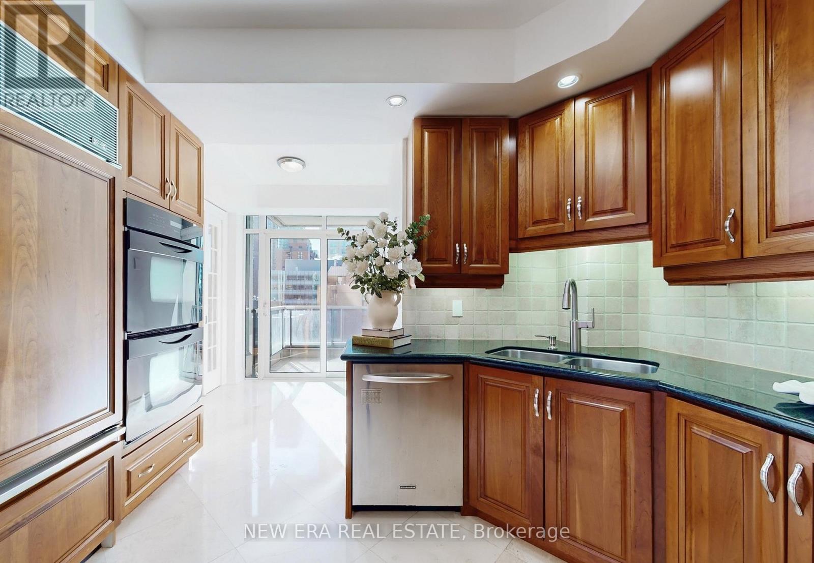 602 - 10 Bellair Street, Toronto, Ontario  M5R 3T8 - Photo 13 - C12891406