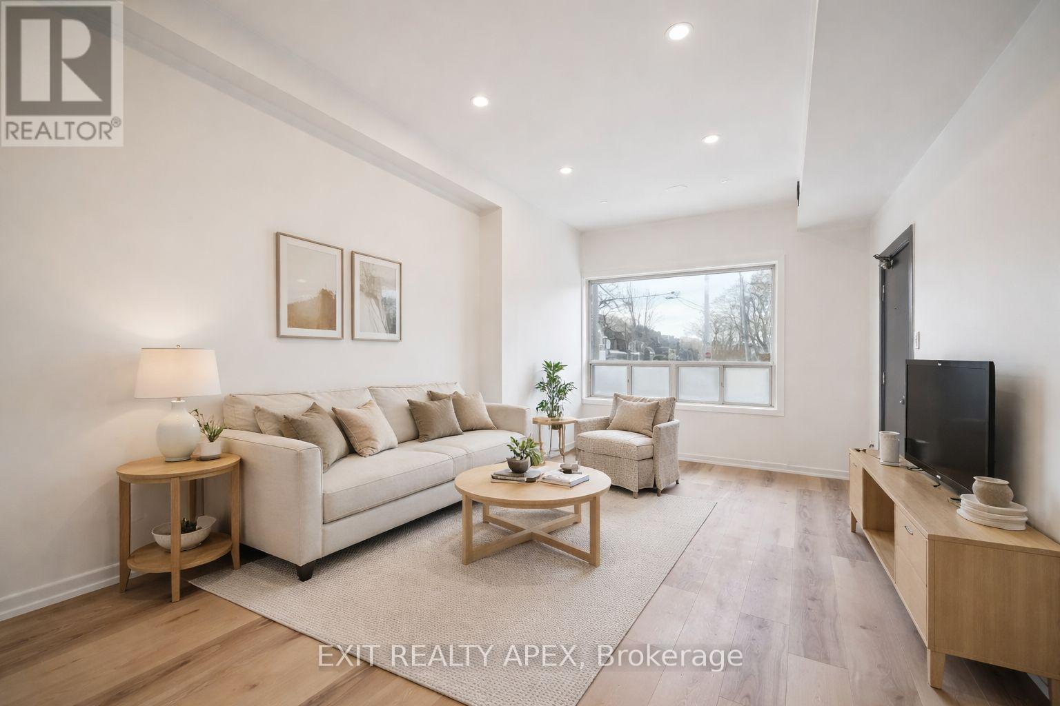 MAIN FLOOR - 343 GREENWOOD AVENUE, Toronto, Ontario