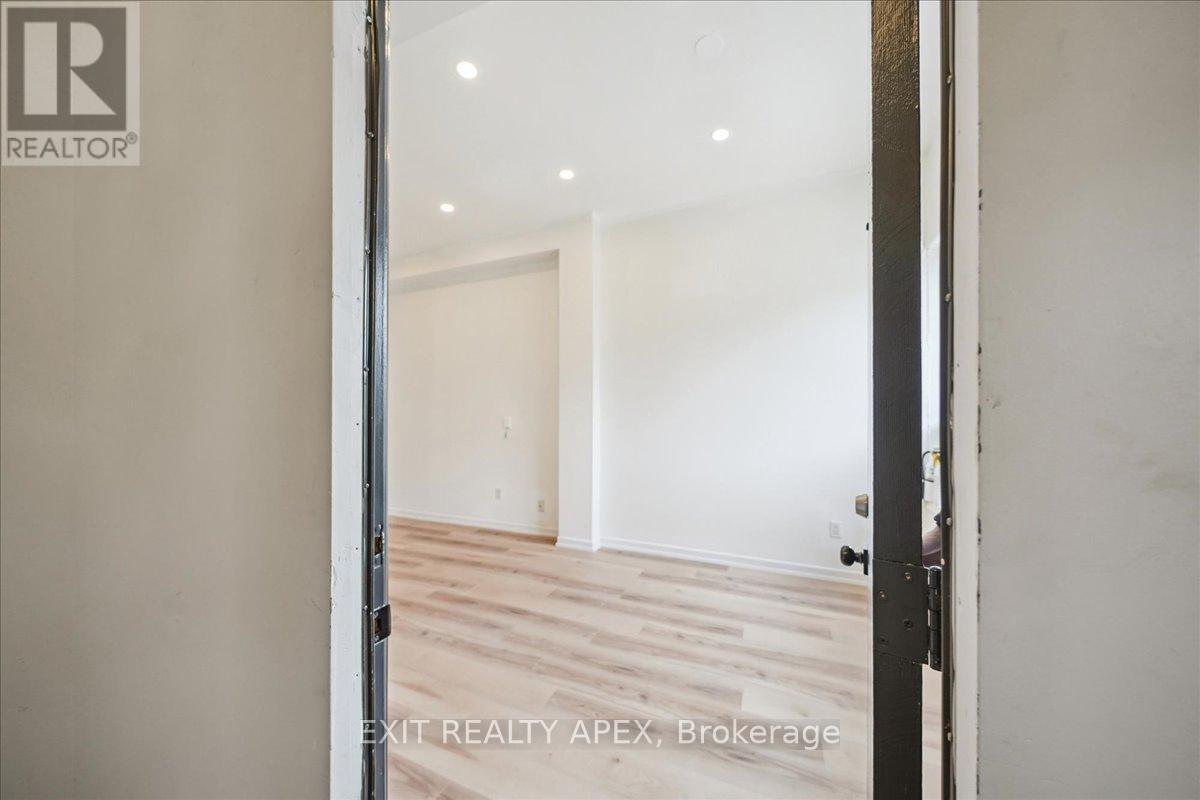 Main Floor - 343 Greenwood Avenue, Toronto, Ontario  M4L 2R6 - Photo 17 - E12889762