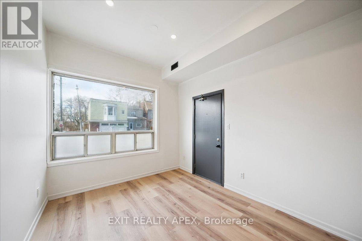 Main Floor - 343 Greenwood Avenue, Toronto, Ontario  M4L 2R6 - Photo 5 - E12889762