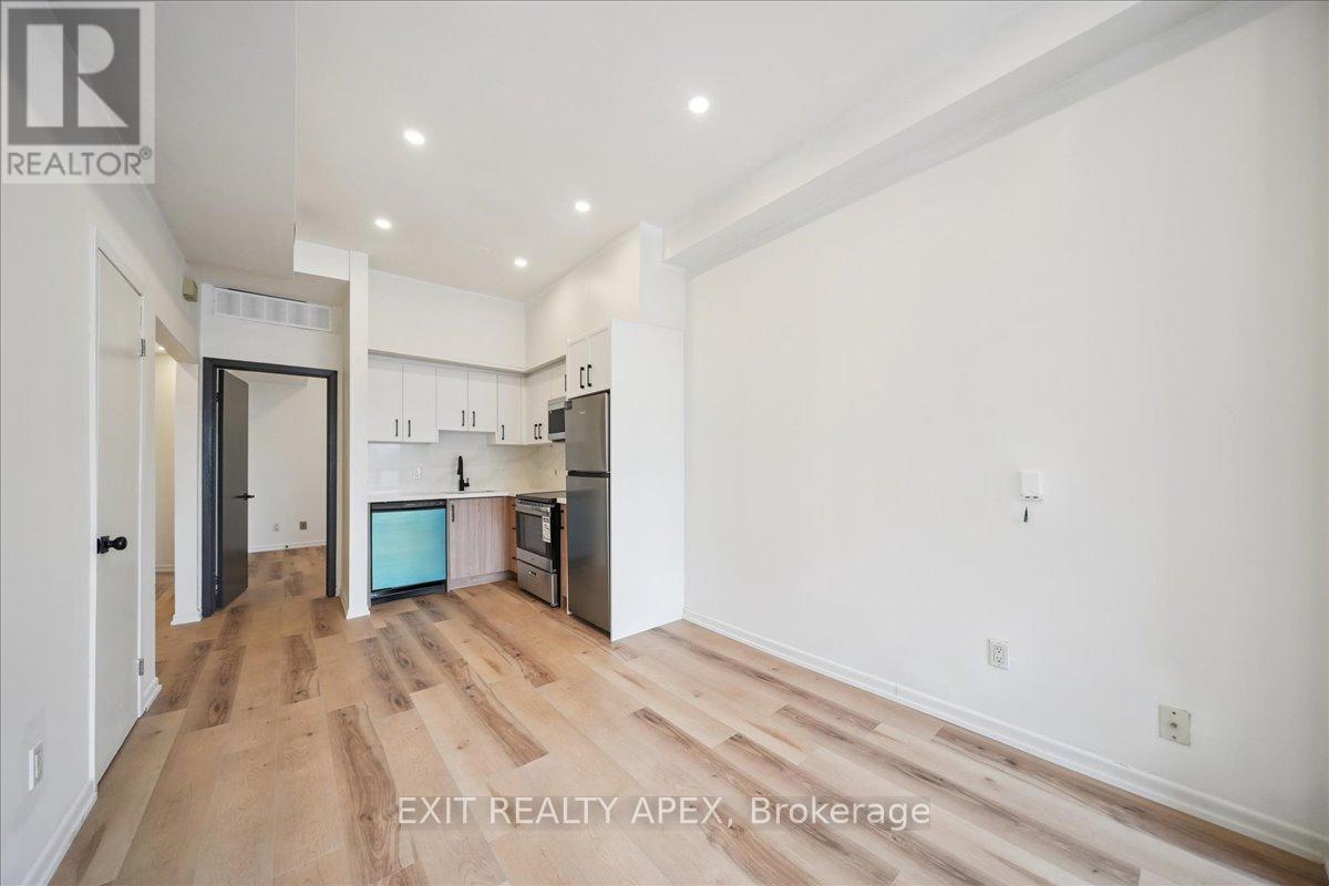 Main Floor - 343 Greenwood Avenue, Toronto, Ontario  M4L 2R6 - Photo 6 - E12889762